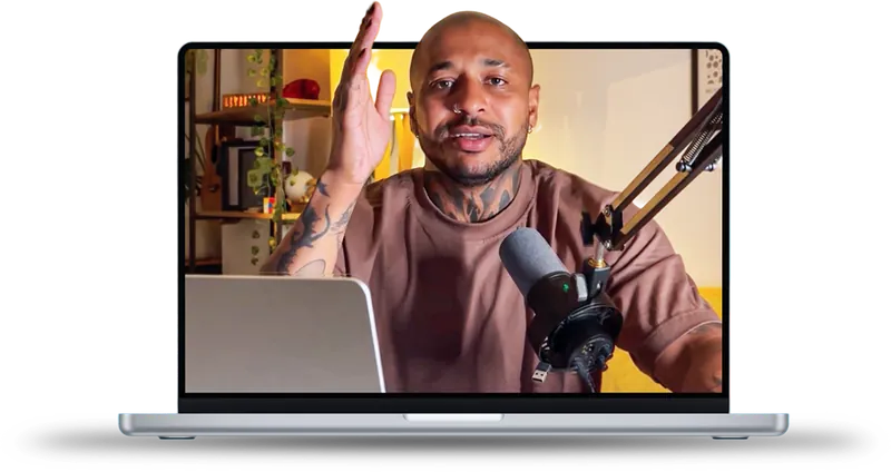Thiago Lins em chamada de vídeo no notebook